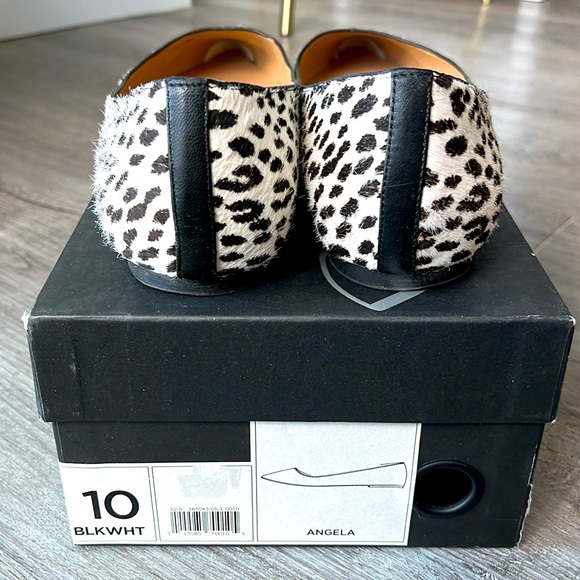 Black and white flats - Picture 2 of 4